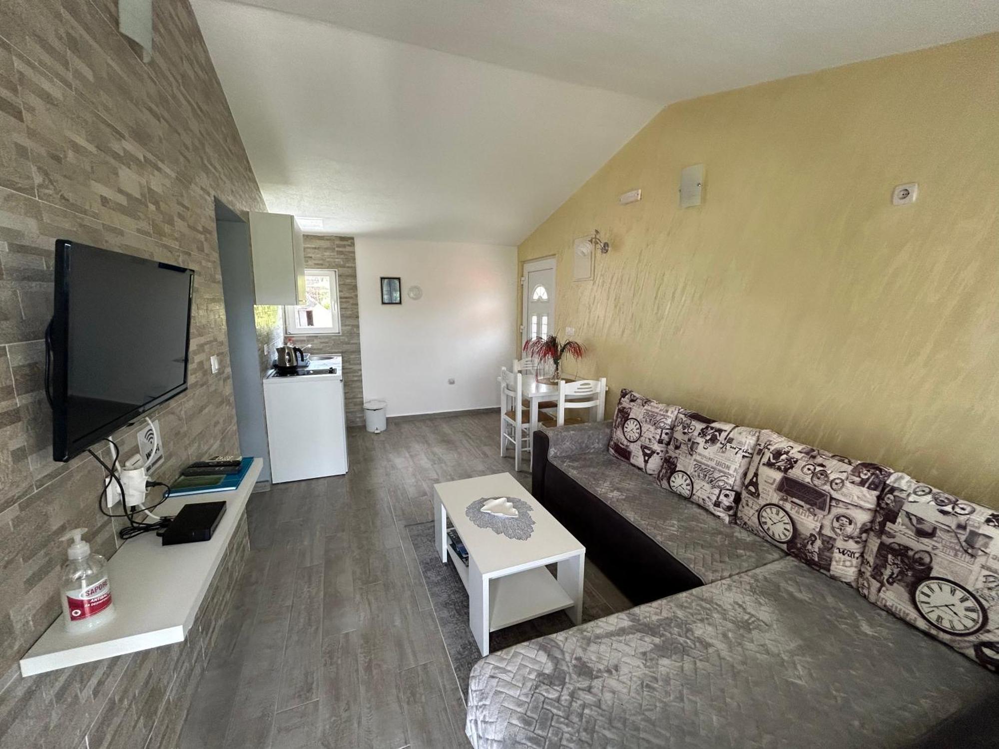 Field Apartment Virpazar